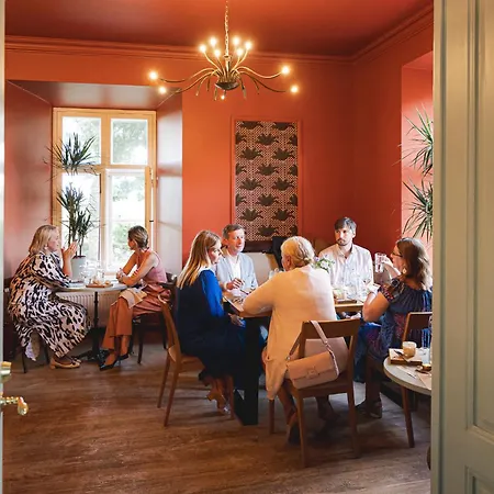 Manor Boutique & Restaurant Loona